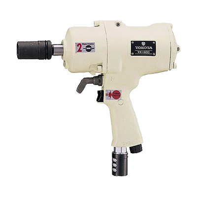 Chave hidropneumática tipo pistola Yokota Série YX para montagem industrial com alto torque e baixo ruído.