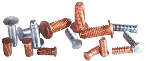 Conjunto de pinos de solda Nelson para descarga capacitiva (CD), em diferentes materiais como aço e cobre, prontos para aplicações industriais.