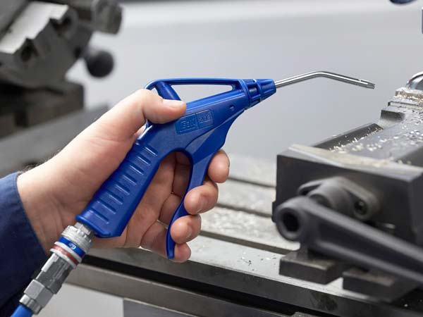 Pistola de ar comprimido CEJN Série 208 com corpo leve, bico angular e design ergonômico para uso industrial.