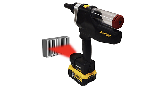 Rebitador POP BR12PP-8 com rastreabilidade, ideal para fixações industriais precisas e controle via controlador QBE.