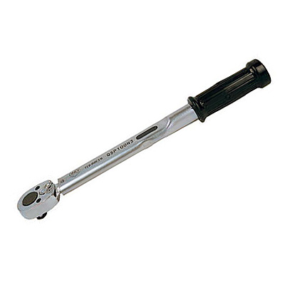 Torquímetro QSP com torque pré-setado, catraca reversível e cabo emborrachado para apertos industriais até 280 Nm.